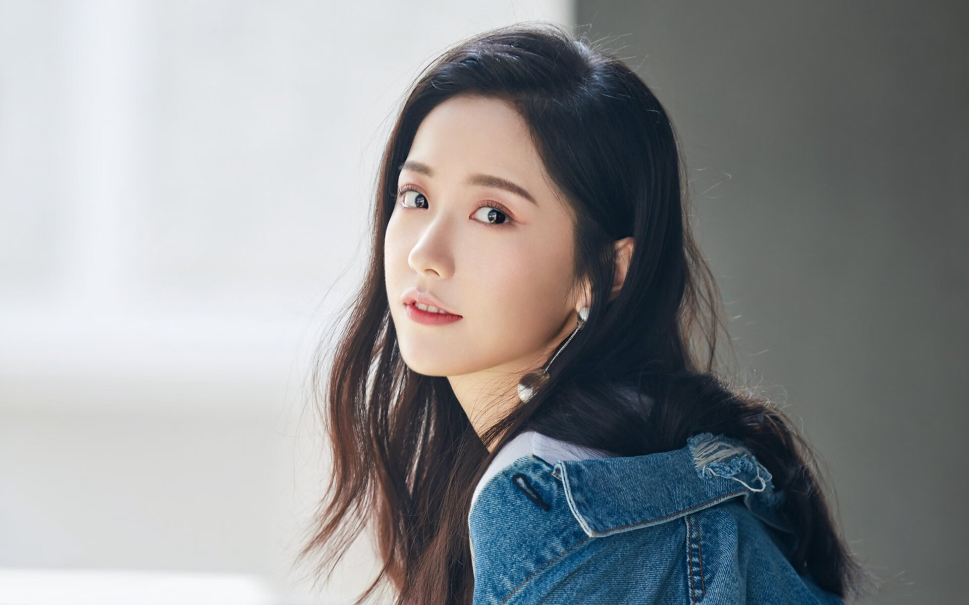 特色足球文化节让城市夜生活更丰富,成为文化交融的场所,足球文化节绘画作品